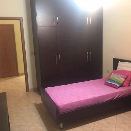 Lovely 2 Bedroom Apartment Tirana Bagian luar foto