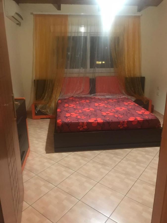 Lovely 2 Bedroom Apartment Tirana Bagian luar foto