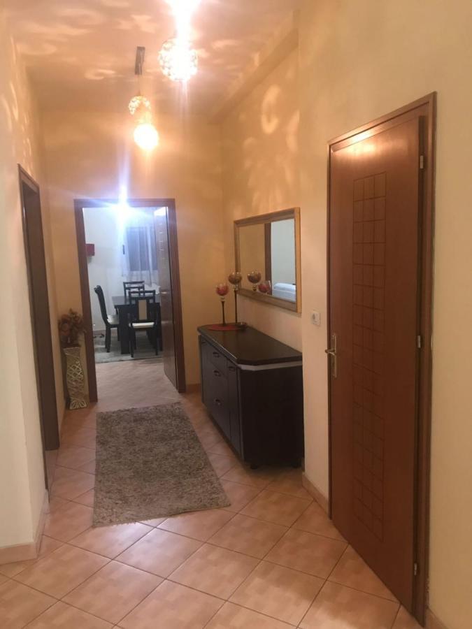 Lovely 2 Bedroom Apartment Tirana Bagian luar foto