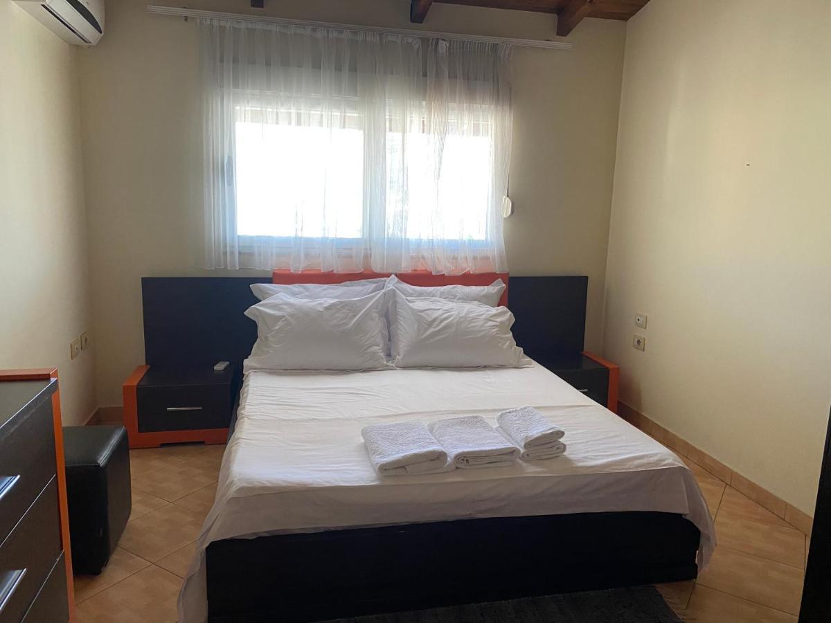 Lovely 2 Bedroom Apartment Tirana Bagian luar foto