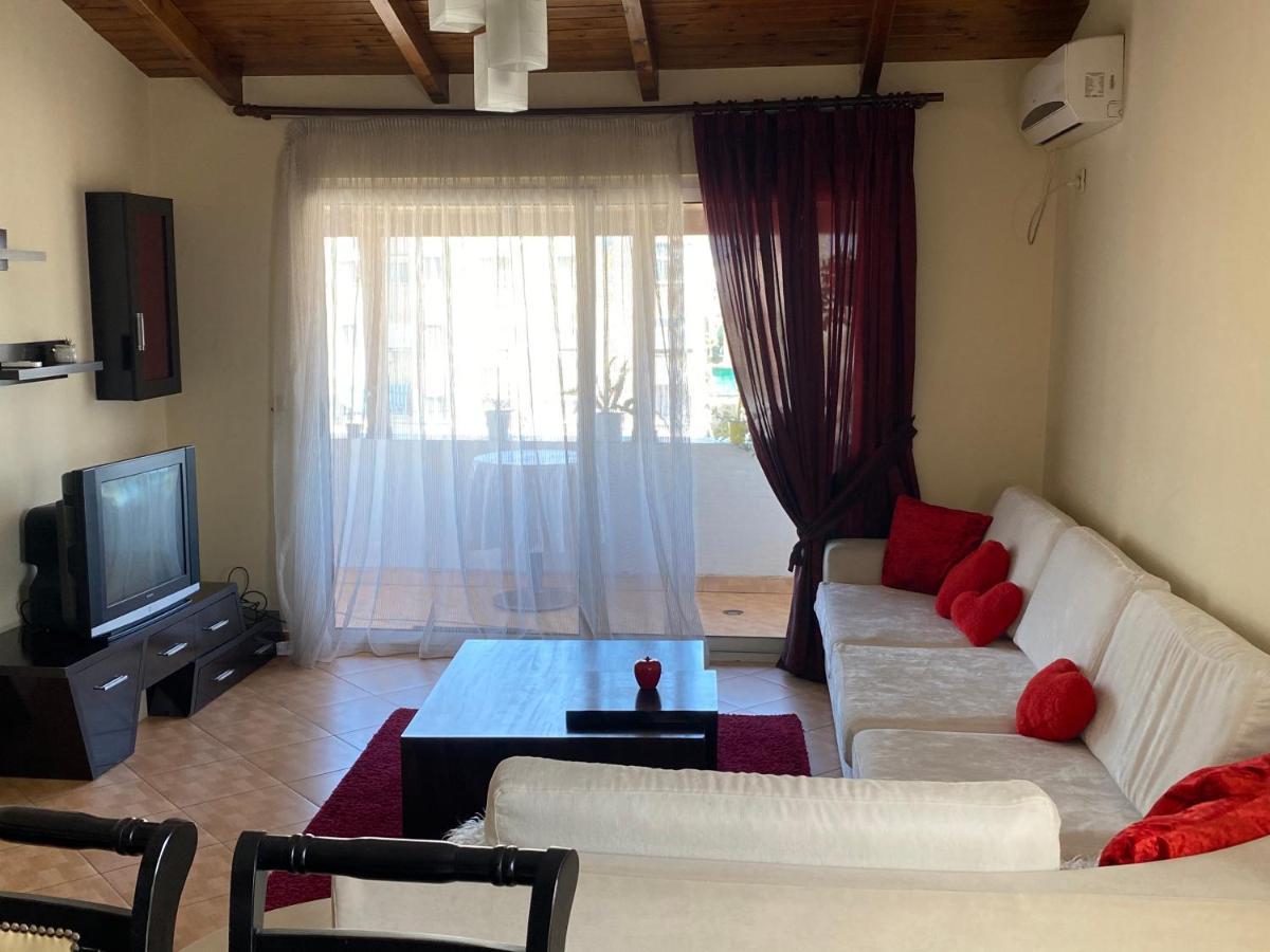 Lovely 2 Bedroom Apartment Tirana Bagian luar foto